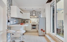 Guesthost - Coverciano Modern Apartment With Patio!